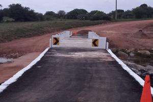 Construcción de puente sobre arroyo “El León” brinda solución a familias radicadas al norte del departamento