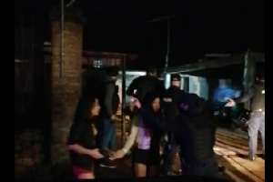 Intervinieron fiesta clandestina, hubo desacato y botellazos y piedras: fiscalía emplazó a dos personas