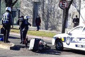 Un motociclista fracturado tras siniestro en San Carlos