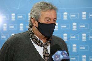 Intendente augura que si nos cuidamos habrá temporada y volvió a proponer vacunar a los que lleguen