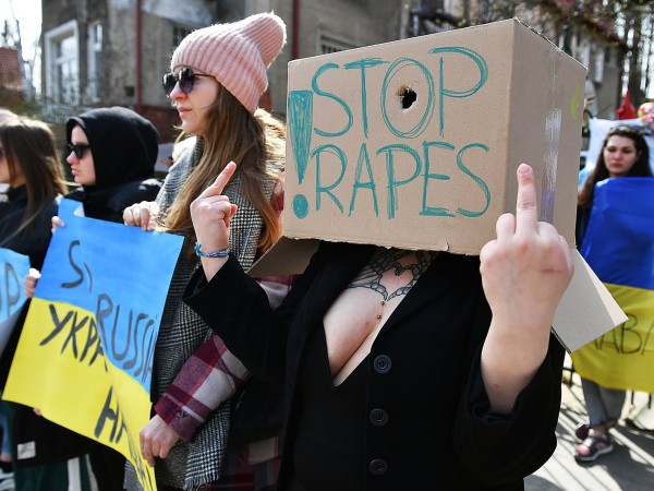 Tropas rusas violaron a mujeres ucranianas de hasta 83 años: muchas veces las familias fueron obligadas a escuchar todo