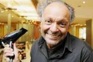 Roberto Giordano da clases de peluquería y no piensa en regresar a su país