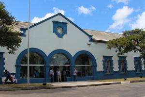 Harán cumplir norma que impide exhibir en  veredas vehículos para la venta