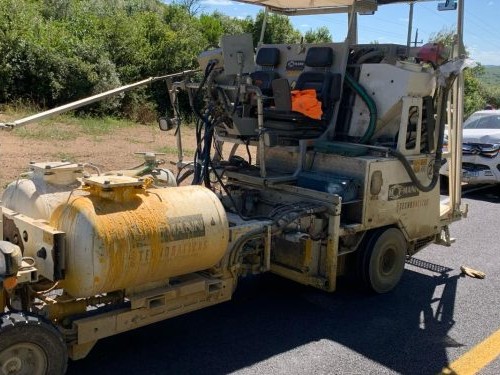 Chocaron una máquina y una camioneta asignadas a trabajos en ruta 60; un herido