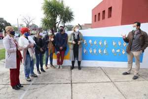 Inauguraron mural con el alfabeto de Lengua de Señas en el Centro Diurno del barrio Odizzio