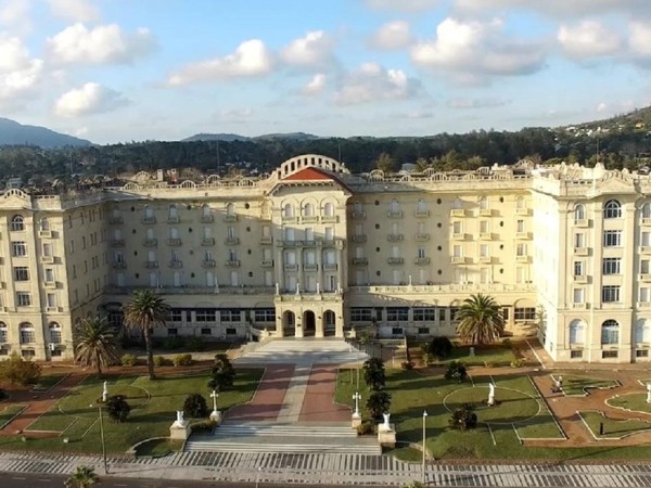 Ministerio de Turismo pagará con terrenos la deuda que mantiene con la Intendencia por el Argentino Hotel