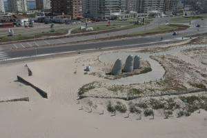 Pasarela en el entorno a los “Dedos” protege un ícono de Punta del Este que corría riesgo
