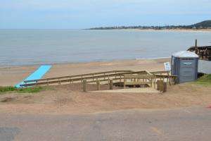 Se creó nueva rampa para favorecer la accesibilidad de las personas con discapacidad a la playa Punta Colorada