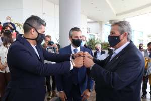 Autoridades de Enjoy junto al Intendente recibieron a los primeros turistas y Antía aplaudió a los trabajadores