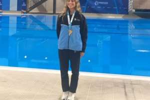 La nadadora radicada en Maldonado Clara De León de 18 años, se llevó la medalla de oro en natación artística en Perú