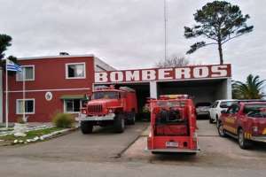 Bomberos extinguió incendio de campo en zona de Los Cardos