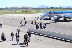 Avión de Aerolíneas no pudo aterrizar ayer y luego de más de una hora volvió a Aeroparque; este lunes luego de 4 intentos lo logró