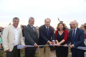 Inauguraron Memorial del encuentro y la Paz, que une dos anclas vitales en la Batalla del Río de la Plata
