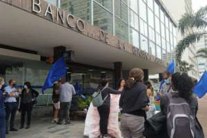 Trabajadores de AEBU se movilizaron frente al BROU Punta del Este