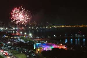 Punta del Este recibió el año con gran algarabía, muchas fiestas, bailes en la calle y pocos fuegos artificiales