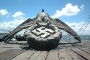 Quieren hacer explotar en pedazos el águila nazi del admiral Graf von Spee