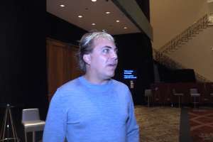 Cristian Castro se compró un termo y mate en el Punta Shopping y fue a ver el show de Moldavski a Enjoy