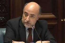 Ministro Mieres consideró desproporcionada medida de guardavidas; adelantó baja en diciembre de los trabajadores amparados en el seguro de paro