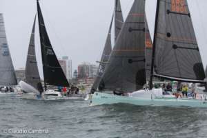 Regata Rolex: se disputó el Circuito Playa Mansa y las tripulaciones ponen color a la bahía y puerto