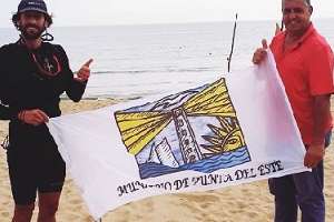 Carballal entregó bandera del Municipio al único uruguayo que participará de la Clipper Race