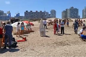 Rescate múltiple en playa Brava por parte de la brigada de guardavidas