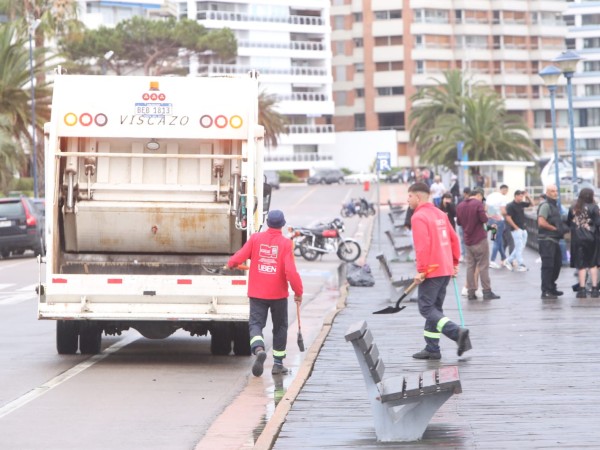 Navidad limpia en Maldonado: 11 camiones completos se llenaron con la limpieza solamente de la faja costera.