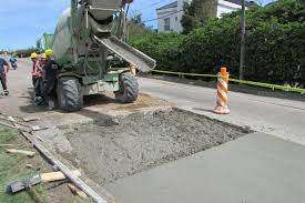 Se anuncia proyecto para la peatonal Sarandí, arreglo de calles y veredas en Maldonado; hay pruebas en planta asfáltica