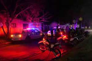 Persona resultó herida de arma blanca y otro hombre intentó a agredir a los policías que intervinieron en el caso
