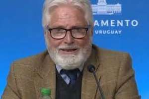 Ex canciller Alvaro Ramos consideró que se está poniendo en el "banquillo" al gobierno el 27 de marzo; apoya el NO