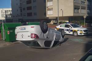Choque y vuelco en Punta del Este que deja una persona lesionada