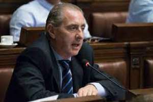 Elinger reconoció diferencias con Germán Cardoso; dijo que pensó en dar un paso al costado 