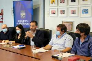 Municipio de Maldonado anunció becas para árbitra y directora técnica de fútbol infantil