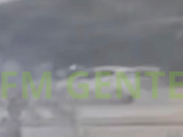 Automóvil embistió a...