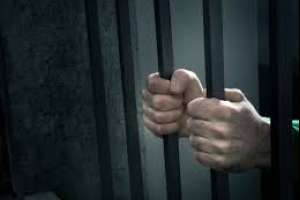 La policía detuvo al autor de 33 estafas por una red social; fue condenado y está en prisión   