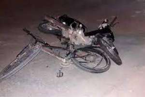 Chocan moto y bicicleta con dos mujeres lesionadas