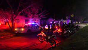 9 menores de edad y un mayor están emplazados para este lunes por la justicia por daños y hurto en la feria artesanal de Punta del Este