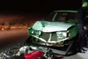 Dos personas que viajaban en moto resultaron heridas tras un choque en el barrio La Sonrisa