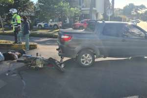 Motociclista resultó con politraumas al ser chocado por un auto