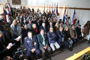 De León destacó la importancia de recordar el pasado, fortalecer el presente y construir futuro