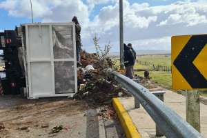 Volcó camión en Avda. Aiguá pero no hubo lesionados