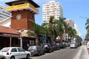 Vecinos y negocios puntaesteños rechazan "estacionamiento tarifado" por beneficiar zonas comerciales en detrimento de otras