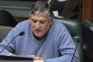 Vitalis dijo que hay 4000 firmas que se oponen al estacionamiento tarifado en la península