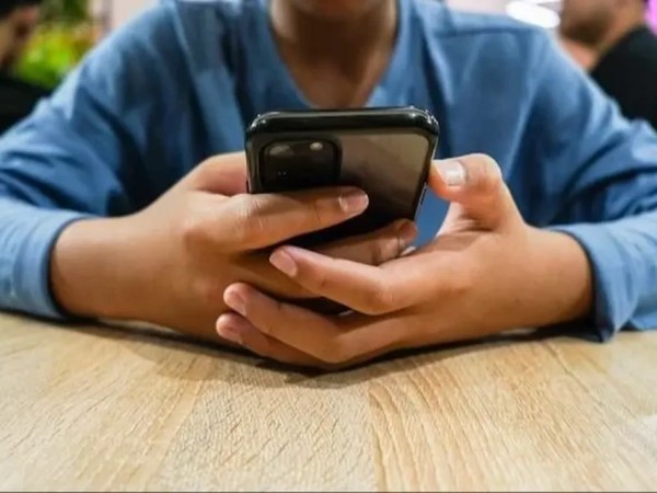 La historia de Max: un joven en recuperación tras perder 400 mil dólares en apuestas