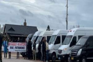 "Nos estamos fundiendo trabajando" alertan los transportistas turísticos