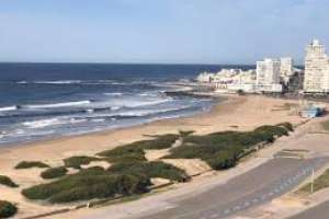 Susana de Armas advirtió sobre problemas de seguridad generados por "picadas" de vehículos en la rambla vieja de Playa Brava