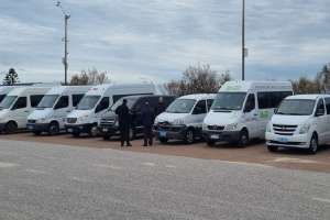 Transportistas turísticos se reúnen con Falero por permisos de circulación