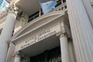 Bloomberg afirma que Argentina "casi no tiene efectivo para evitar la devaluación"