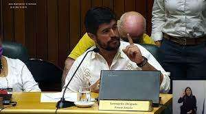 Edil frenteamplista también justificó los gastos en viajes de la Junta Departamental