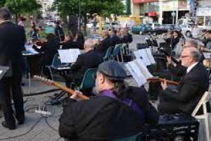 orquesta departamental realiza concierto de la nostalgia en el teatro cantegril