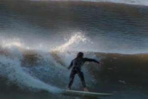 Alcaldesa y consultor se reunen por preservación de Balneario Solís para práctica del surf